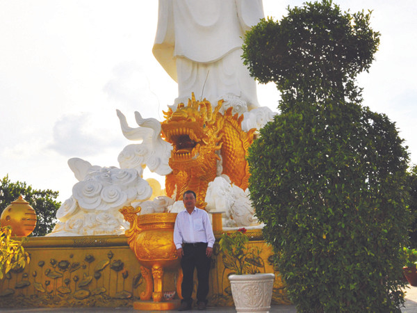 Tượng Phật Bà lồng lộng trên đồi cao