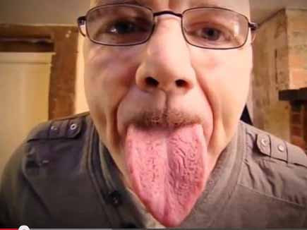 Người đàn ông có lưỡi dài nhất thế giới