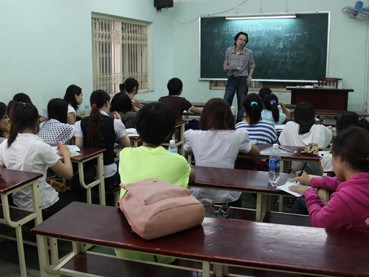 Các trường chạy đua tuyển giảng viên