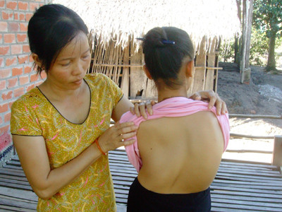 Chị Huệ và cháu Huyền