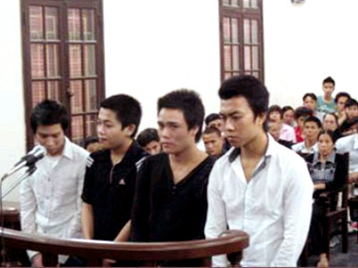 Nỗi đau thiếu nữ bị người yêu lấy thân 'khao' bạn