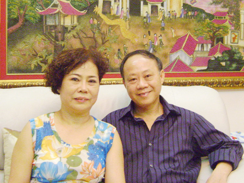 Vợ chồng ông bà Tài Phương - Kim Dung hạnh phúc khi được sống ở quê nhà