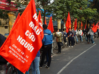 Hơn 220 sinh viên đạp xe tuyên truyền, vận động hiến máu cứu người Ảnh: Tô Tùng