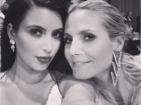 Sao Hollywood cũng thích khoe ảnh như Sao Việt