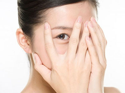 Bốn chiêu bảo vệ mắt ngày hè