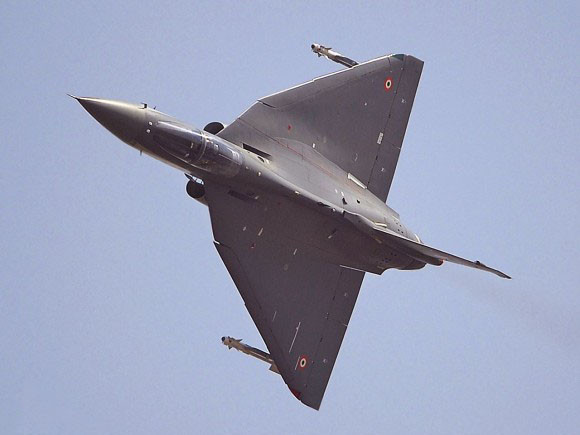 Tiêm kích Tejas phóng tên lửa diệt mục tiêu