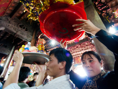 Đầu xuân chen chân ở Phủ Giầy