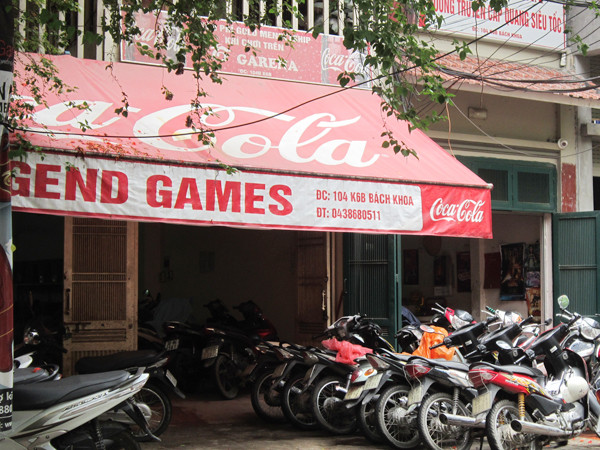 Một quán internet gần trường tiểu học Ảnh: Nguyễn Hoài