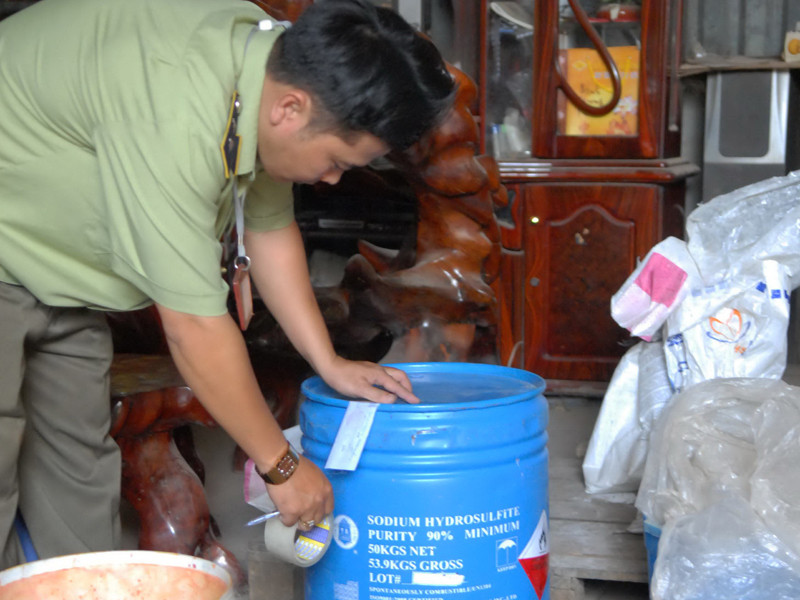 Mứt bẩn tràn chợ