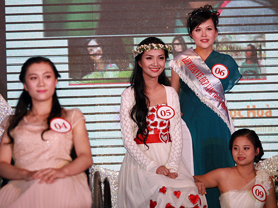 Thí sinh ‘Vẻ đẹp vầng trăng khuyết’ thể hiện tài năng