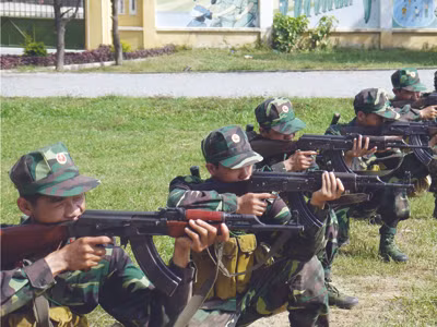 Giáp mặt lính trinh sát