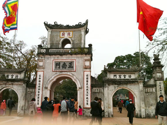 Nô nức đền Trần ngày năm mới