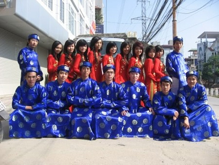 Sinh viên kiếm tiền bằng nghề... bán duyên