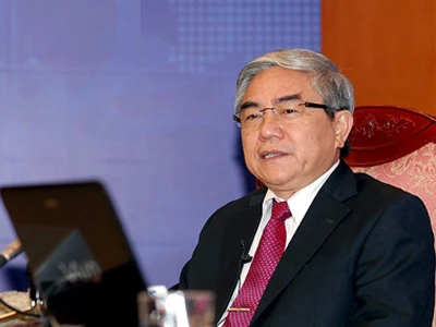 Bộ trưởng KH&CN Nguyễn Quân: “Song song với việc tiếp tục điều tra nguyên nhân gây cháy nổ, các bộ, ngành phải kiểm soát thật chặt chất lượng xăng dầu kể từ thời điểm này và cần theo dõi, phân tích kịp thời tình hình cháy nổ xe trong giai đoạn tới”