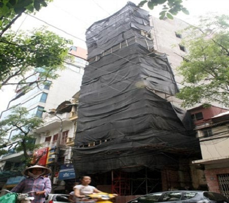 'Cắt ngọn' nhà sai phép trong tháng 8