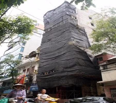 'Cắt ngọn' nhà sai phép trong tháng 8