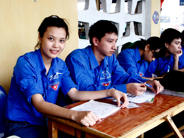 Áo xanh ‘đổ bộ’ bến xe