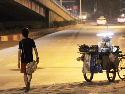 Từ những mái nhà không yên vui