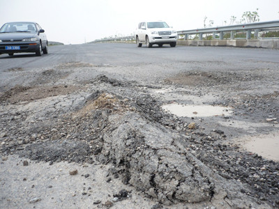 Cao tốc Cầu Giẽ - Ninh Bình lún, nứt sau 5 tháng thông xe