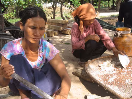 Bé gái năm tuổi bị hiếp, giết trong rừng cao su