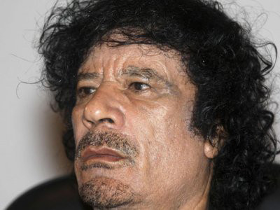 Vợ và ba con Đại tá Gaddafi chạy sang Algeria