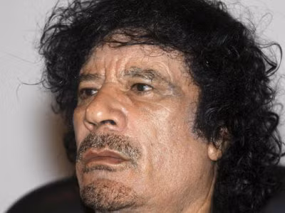 Vợ và ba con Đại tá Gaddafi chạy sang Algeria