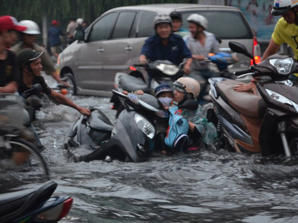 Người Sài thành khốn đốn nước ngập