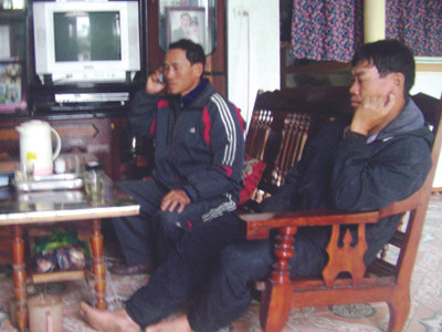 Gia đình anh Trần Văn Hùng đang hoảng hốt chờ tin con