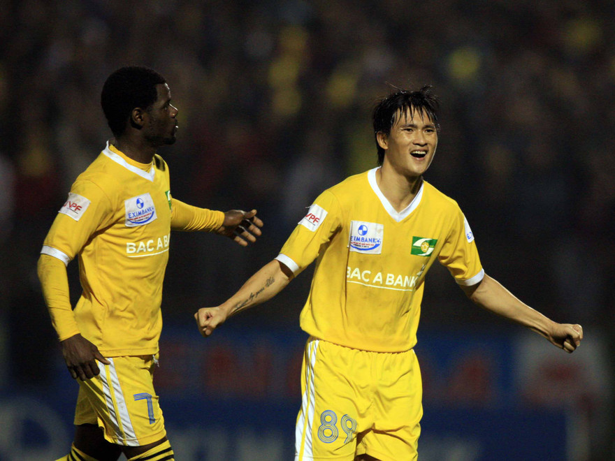 Những điểm nhấn đáng nhớ của lượt đi V-League 2013