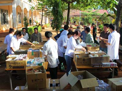 Home Credit tặng quà, khám bệnh miễn phí cho đồng bào nghèo huyện vùng sâu Đăk Rlap