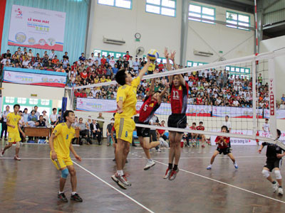 Hừng hực bóng chuyền Ét-vê