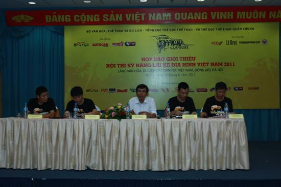 Hội thi Kỹ năng lái xe địa hình VOC 2011 chính thức khởi động