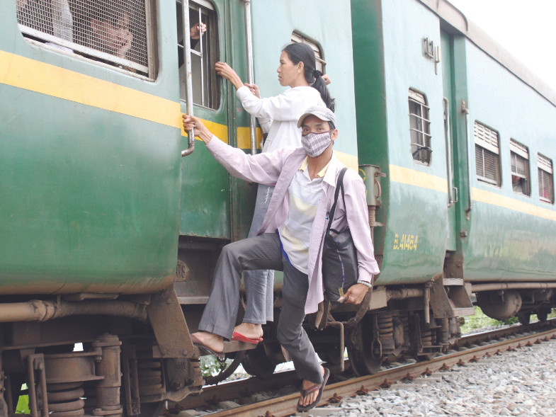 Chạy nhớm theo tàu