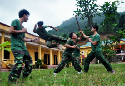 Cận cảnh lính biên phòng luyện võ trên đỉnh Pha Khâm