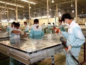 Việc các ngân hàng công bố thông tin hạ lãi suất cho vay sẽ nhận được sự hưởng ứng của nhiều doanh nghiệp. (Ảnh: Ngọc Hà/TTXVN)