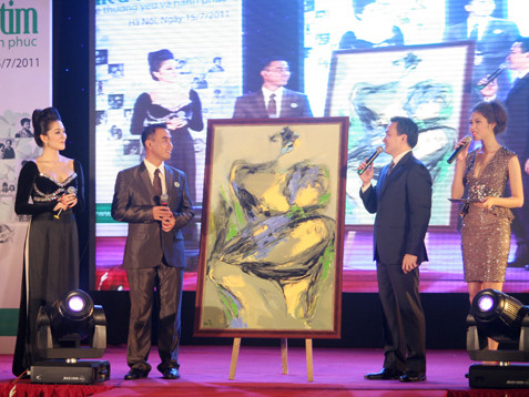 Đấu giá tranh… bằng sách