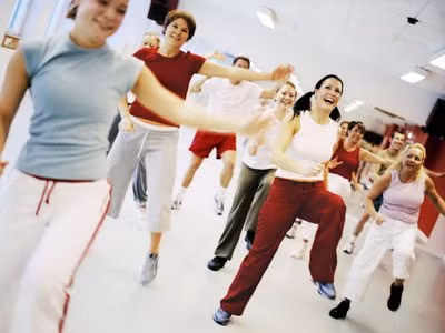 Dân văn phòng nên tập thể dục buổi trưa theo cách nào?