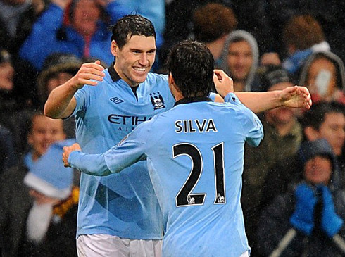 Man City vất vả vượt qua Reading trước đêm Giáng sinh