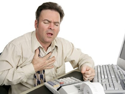 Phân biệt ợ nóng và cơn đau tim