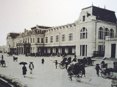 Ga Hàng Cỏ 1902 (Hồng Vĩnh chụp lại tại triểm lãm Nghìn năm một con phố)
