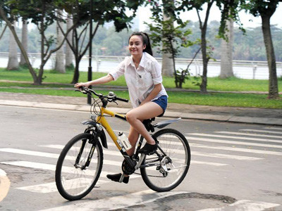 Bà Tưng tung loạt ảnh ‘lạ, ngoan, khỏe'