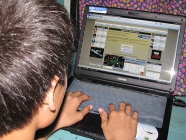 Làng đánh bạc trên mạng