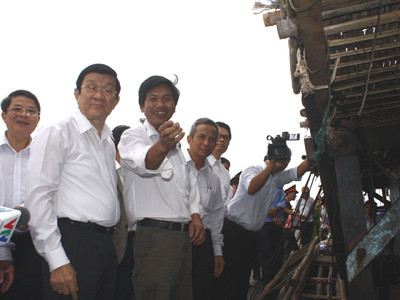 Chủ tịch nước đối thoại với ngư dân