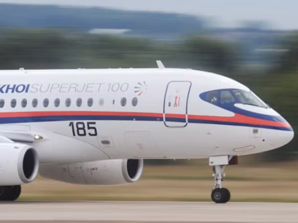 Máy bay chở khách Sukhoi Superjet-100 Ảnh: Ria-Novosti