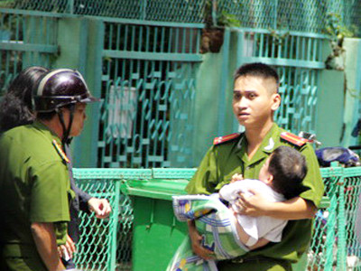 Ngộp thở giây phút vây bắt kẻ khủng bố