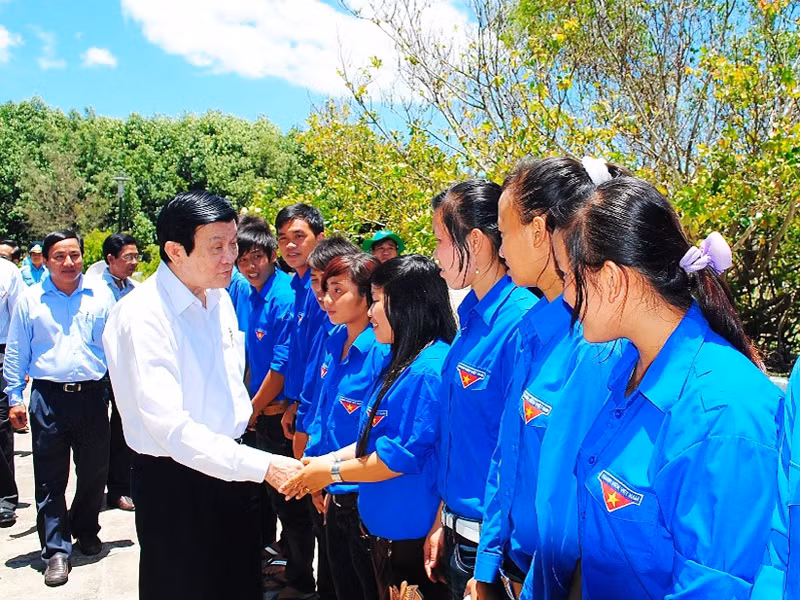 Xử lý các điểm nóng sạt lở, khôi phục rừng