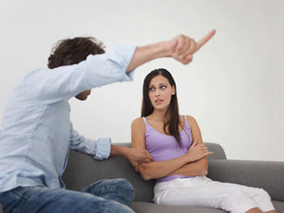 Từ ngày mai, chồng chửi vợ sẽ bị phạt tiền