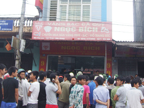 Thảm sát ba người, cướp 10 cây vàng