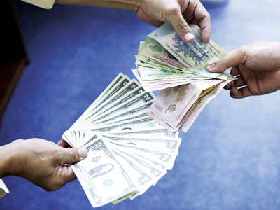 'Cắn răng' đổi tiền lẻ 'chợ đen'