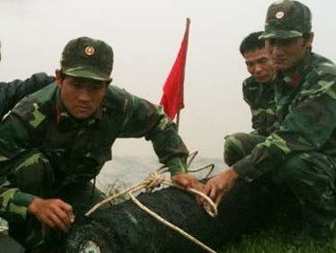 Hoảng hồn phát hiện bom nặng 230kg tại công trình trú bão